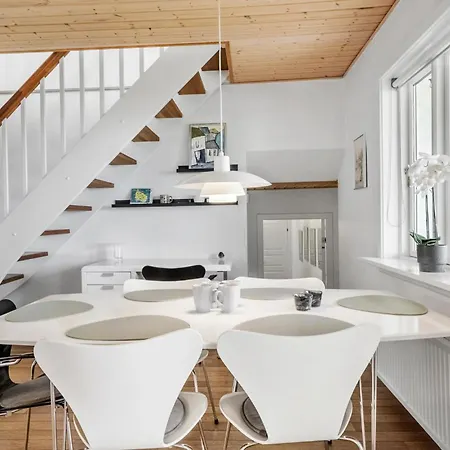 Apartamento 3 Bedroom Beautiful In Allinge-Sandvig