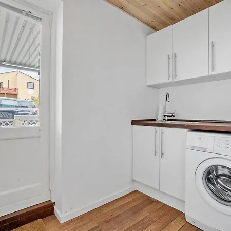 3 Bedroom Beautiful In Appartement Allinge-Sandvig