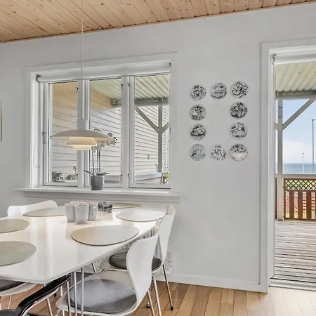 3 Bedroom Beautiful In Apartamento