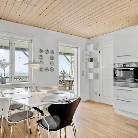 3 Bedroom Beautiful In Appartement