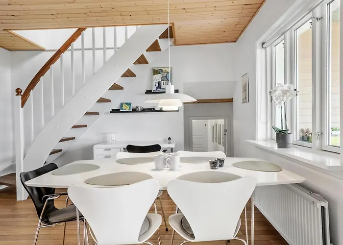 Appartement 3 Bedroom Beautiful In Allinge-Sandvig