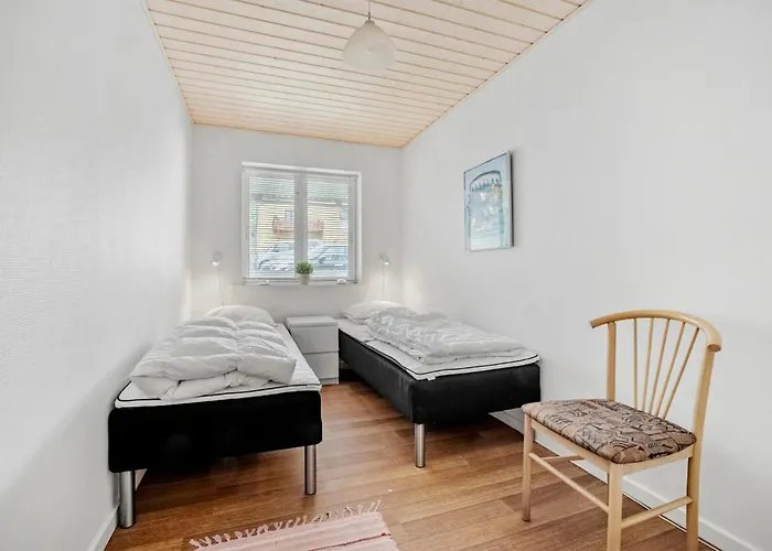 Апартаменты 3 Bedroom Beautiful In
