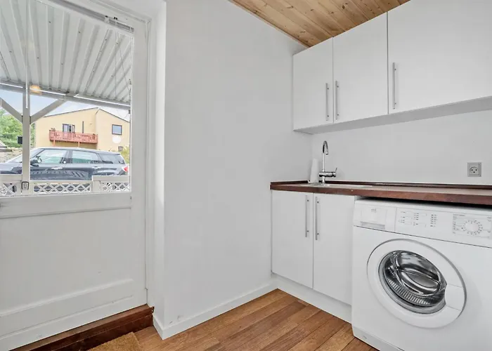 3 Bedroom Beautiful In Appartement Allinge-Sandvig