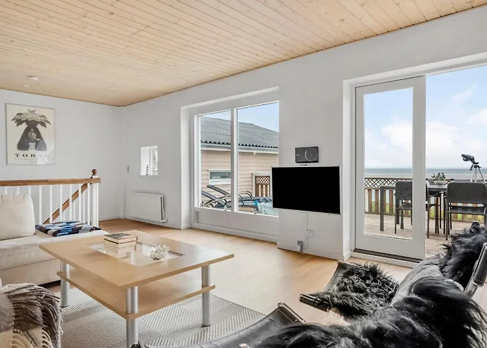 3 Bedroom Beautiful In Аллинге